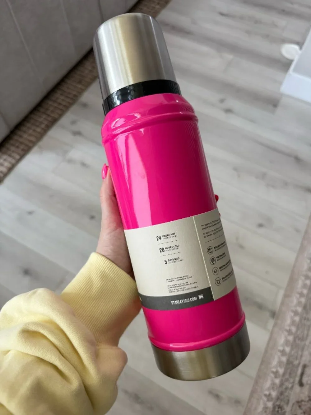 Stanley - The Legendary Classic Bottle - Neon Pink - 1 QT